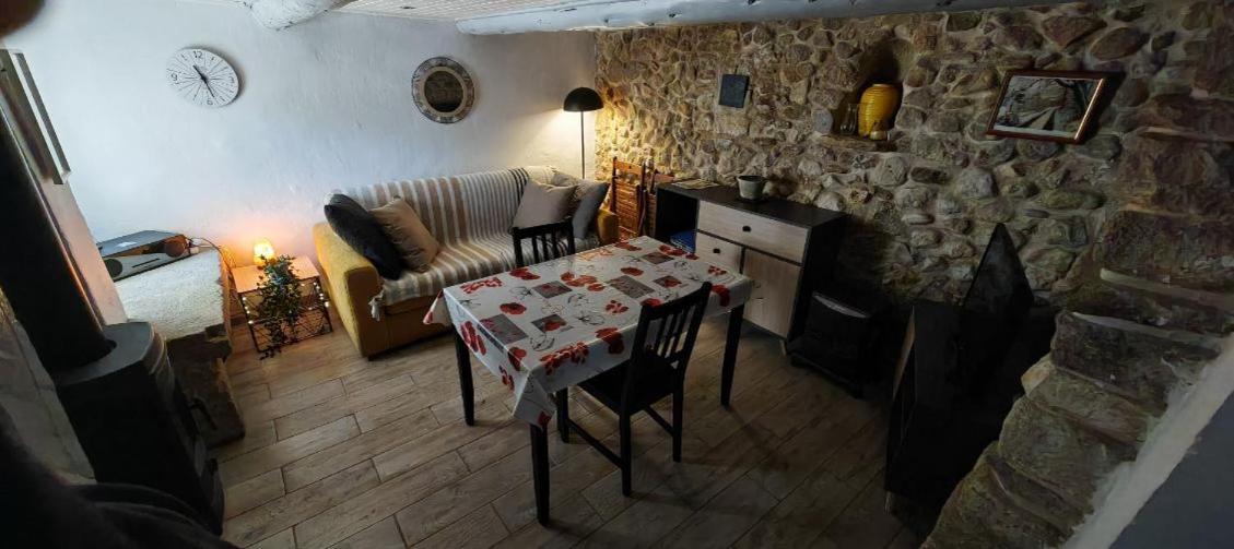 Le Cabanon De Vally Caromb Esterno foto