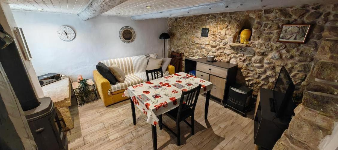Le Cabanon De Vally Caromb Esterno foto